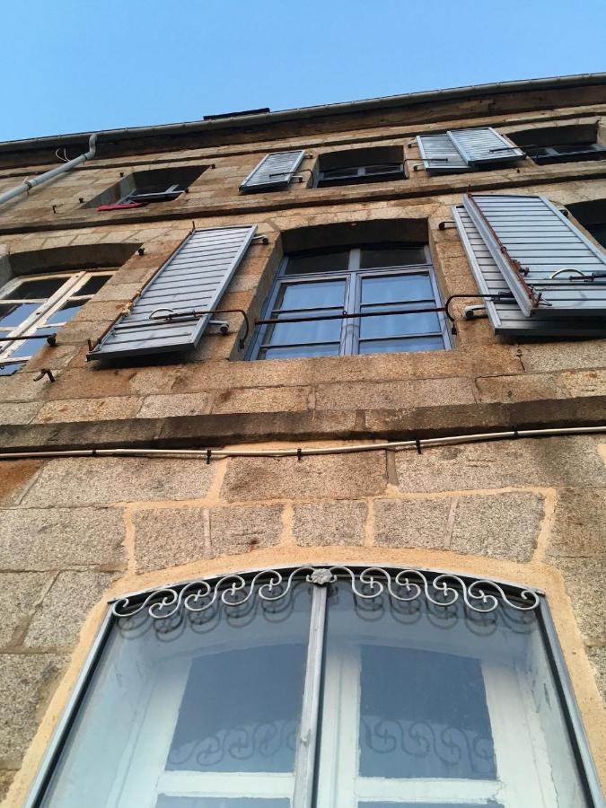 Mercier De Montigny - Les Chambres Du Beffroi - Spa Et Massage Fougères Екстериор снимка