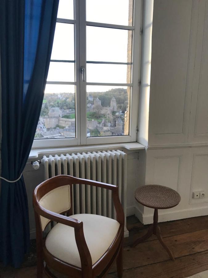 Mercier De Montigny - Les Chambres Du Beffroi - Spa Et Massage Fougères Екстериор снимка