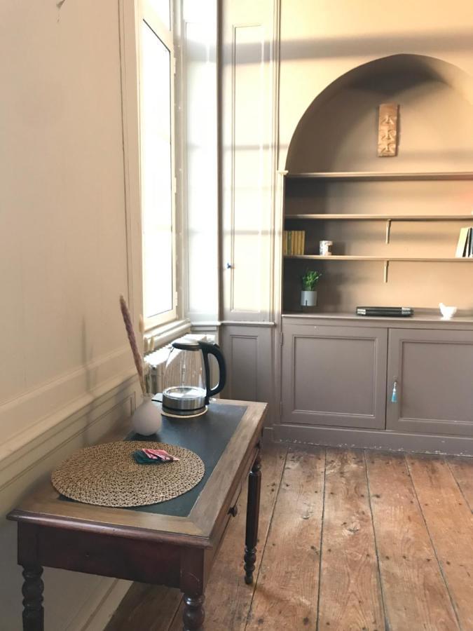 Mercier De Montigny - Les Chambres Du Beffroi - Spa Et Massage Fougères Екстериор снимка