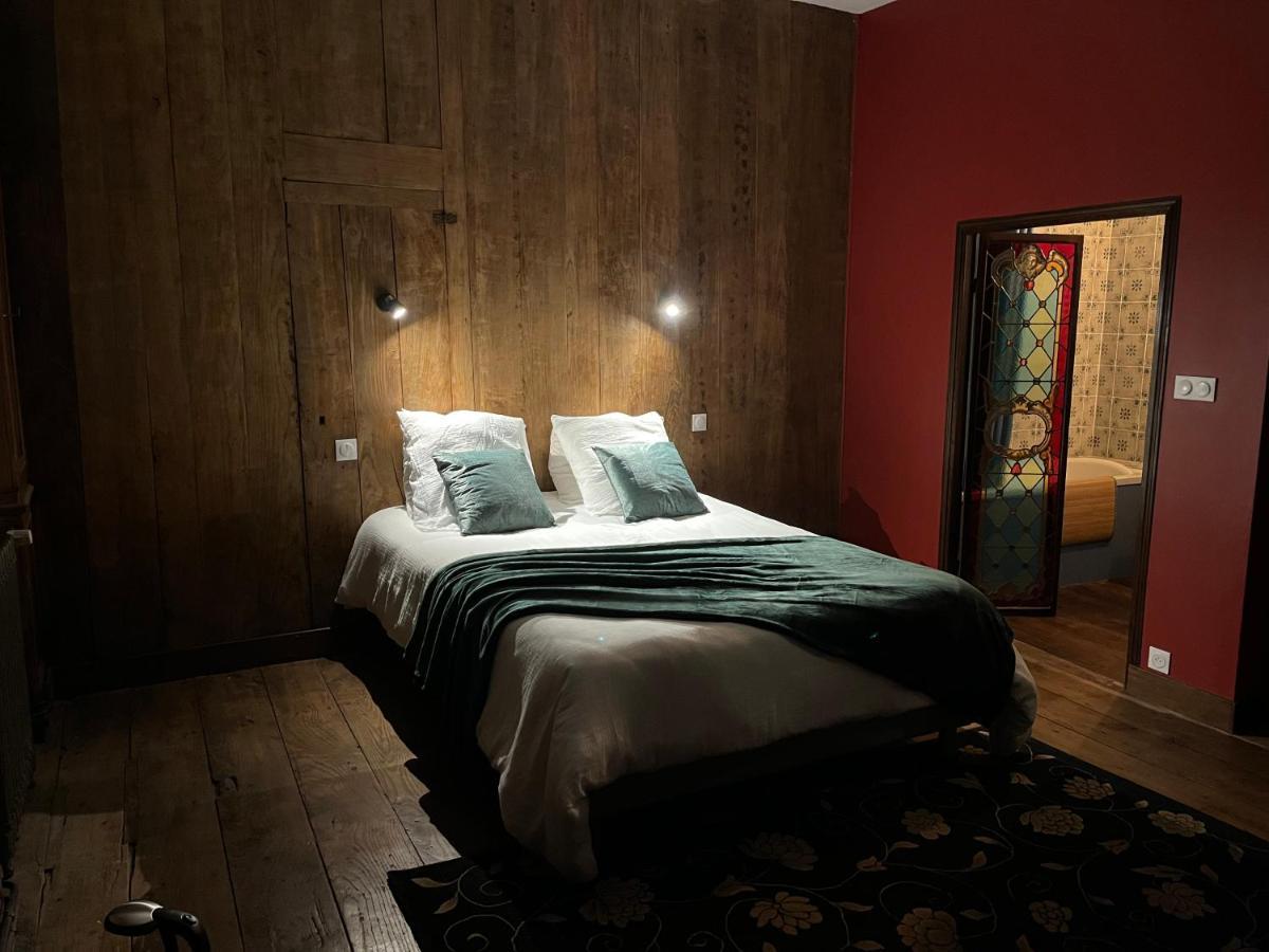 Mercier De Montigny - Les Chambres Du Beffroi - Spa Et Massage Fougères Екстериор снимка