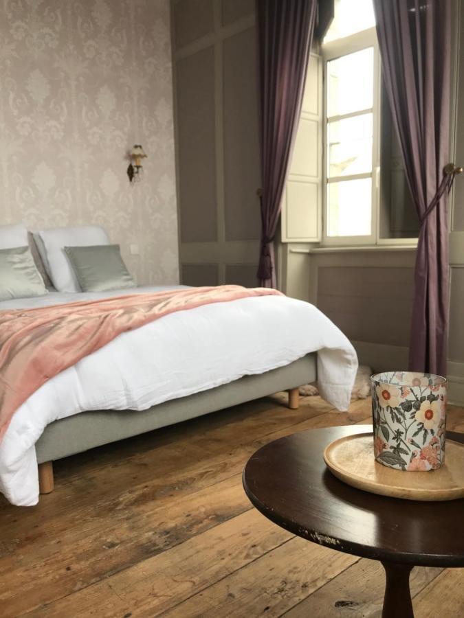 Mercier De Montigny - Les Chambres Du Beffroi - Spa Et Massage Fougères Екстериор снимка