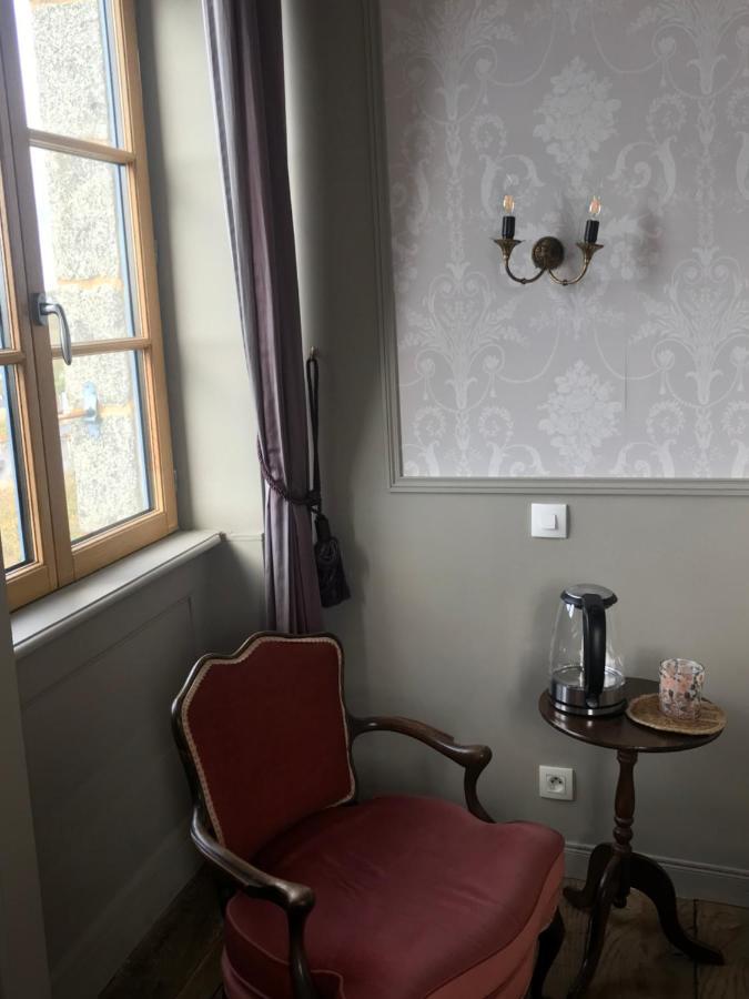 Mercier De Montigny - Les Chambres Du Beffroi - Spa Et Massage Fougères Екстериор снимка