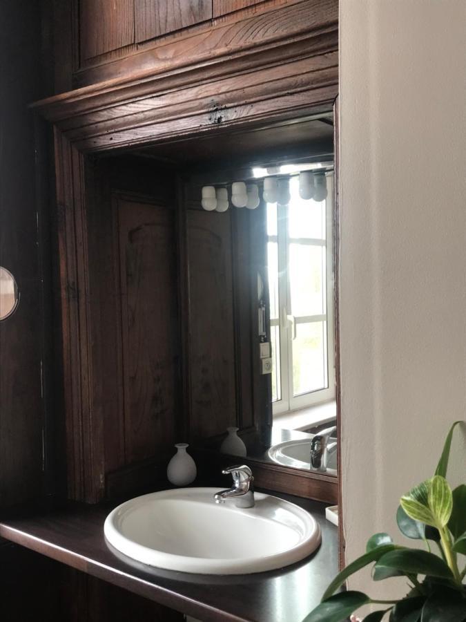 Mercier De Montigny - Les Chambres Du Beffroi - Spa Et Massage Fougères Екстериор снимка