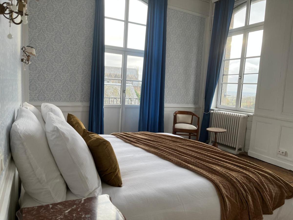 Mercier De Montigny - Les Chambres Du Beffroi - Spa Et Massage Fougères Екстериор снимка