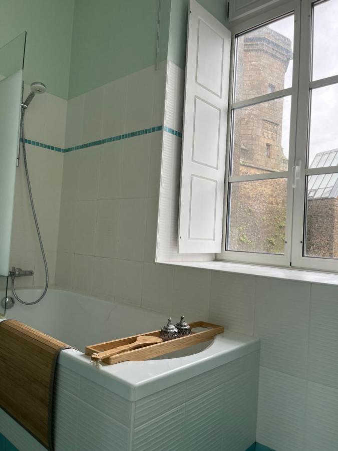 Mercier De Montigny - Les Chambres Du Beffroi - Spa Et Massage Fougères Екстериор снимка
