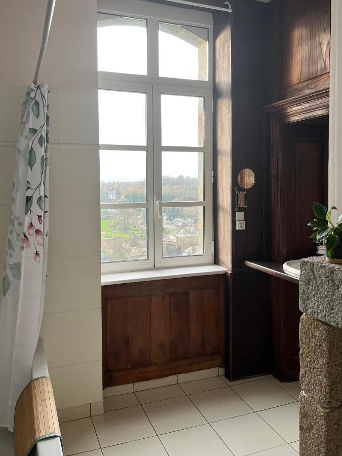 Mercier De Montigny - Les Chambres Du Beffroi - Spa Et Massage Fougères Екстериор снимка