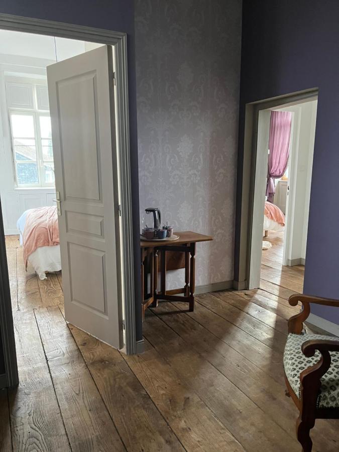 Mercier De Montigny - Les Chambres Du Beffroi - Spa Et Massage Fougères Екстериор снимка