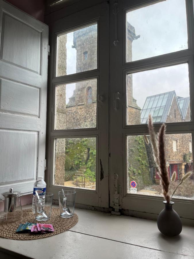Mercier De Montigny - Les Chambres Du Beffroi - Spa Et Massage Fougères Екстериор снимка