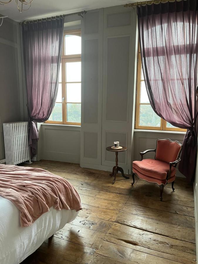 Mercier De Montigny - Les Chambres Du Beffroi - Spa Et Massage Fougères Екстериор снимка