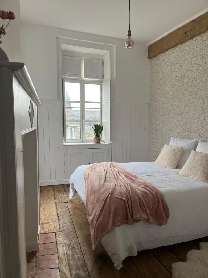 Mercier De Montigny - Les Chambres Du Beffroi - Spa Et Massage Fougères Екстериор снимка