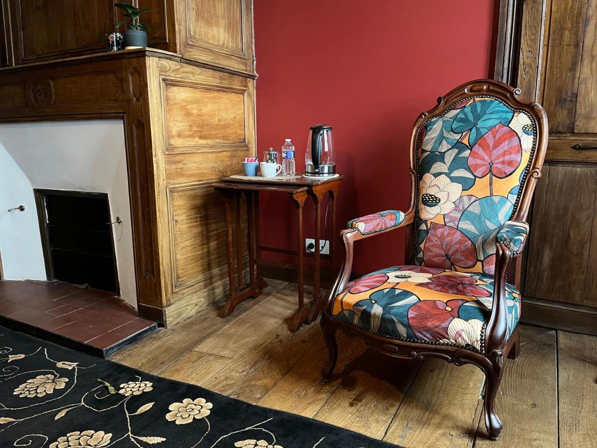 Mercier De Montigny - Les Chambres Du Beffroi - Spa Et Massage Fougères Екстериор снимка