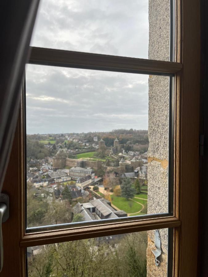Mercier De Montigny - Les Chambres Du Beffroi - Spa Et Massage Fougères Екстериор снимка
