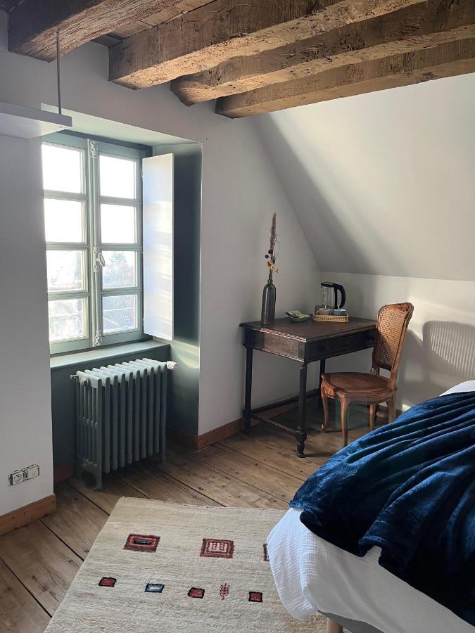 Mercier De Montigny - Les Chambres Du Beffroi - Spa Et Massage Fougères Екстериор снимка