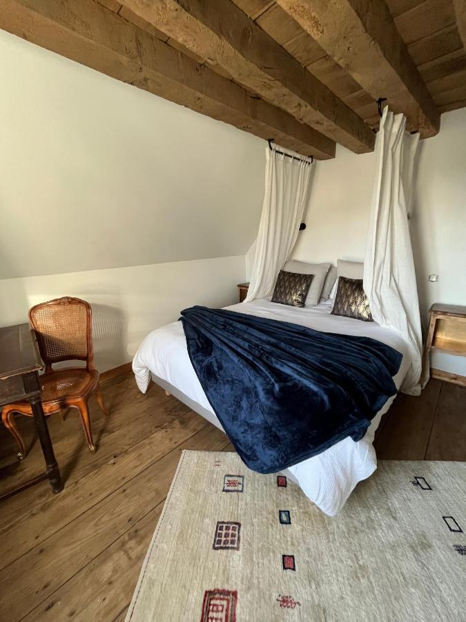 Mercier De Montigny - Les Chambres Du Beffroi - Spa Et Massage Fougères Екстериор снимка