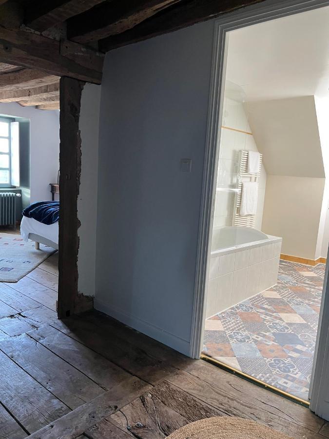 Mercier De Montigny - Les Chambres Du Beffroi - Spa Et Massage Fougères Екстериор снимка