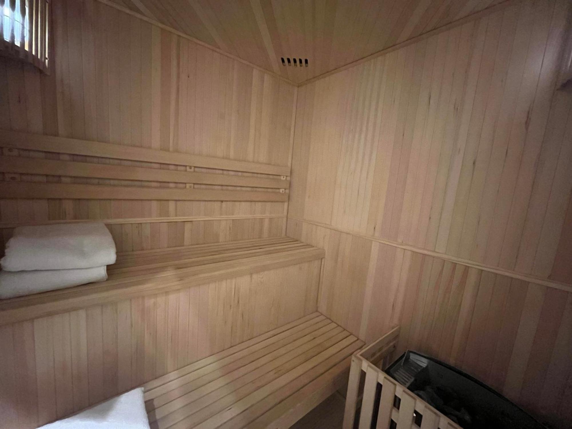 Mercier De Montigny - Les Chambres Du Beffroi - Spa Et Massage Fougères Екстериор снимка