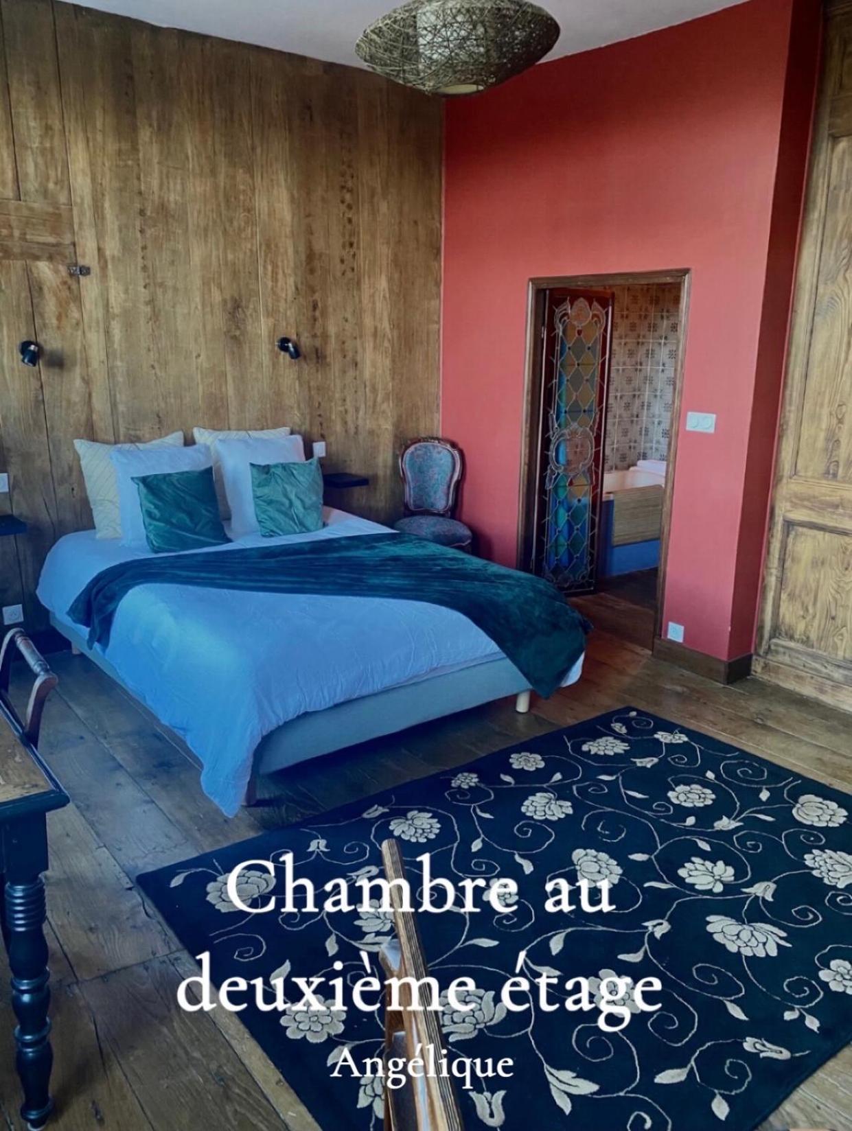 Mercier De Montigny - Les Chambres Du Beffroi - Spa Et Massage Fougères Екстериор снимка